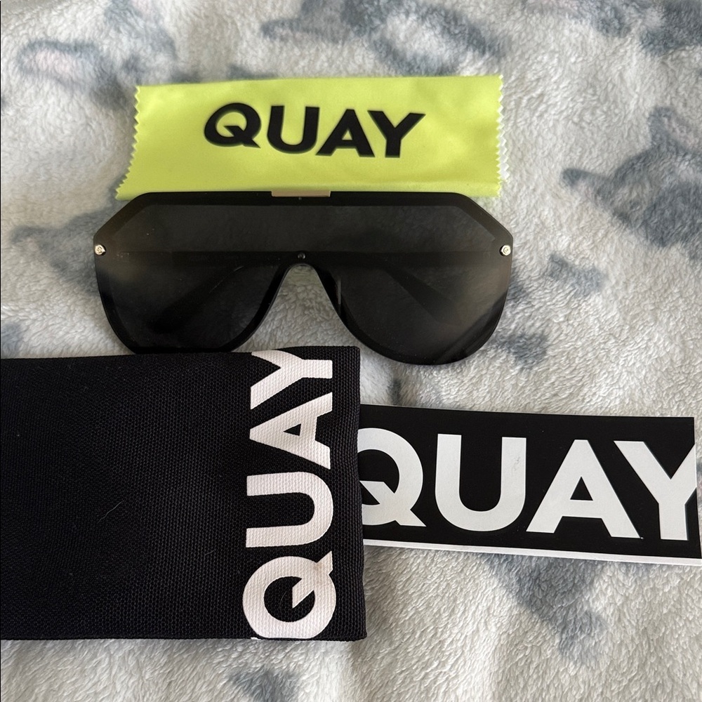 Quay showbiz sunglasses